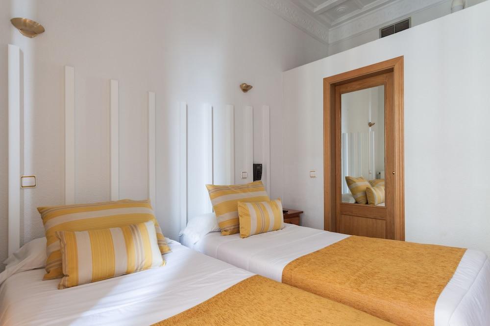 Hostal Josefina-Gran Via Madrid Exterior foto
